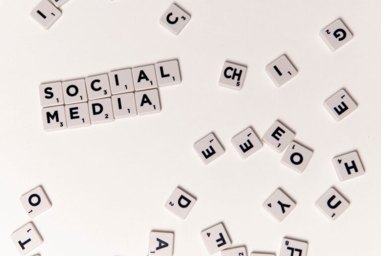 Jak oznaczać współpracę z influencerem przy promocji konkursu w social mediach